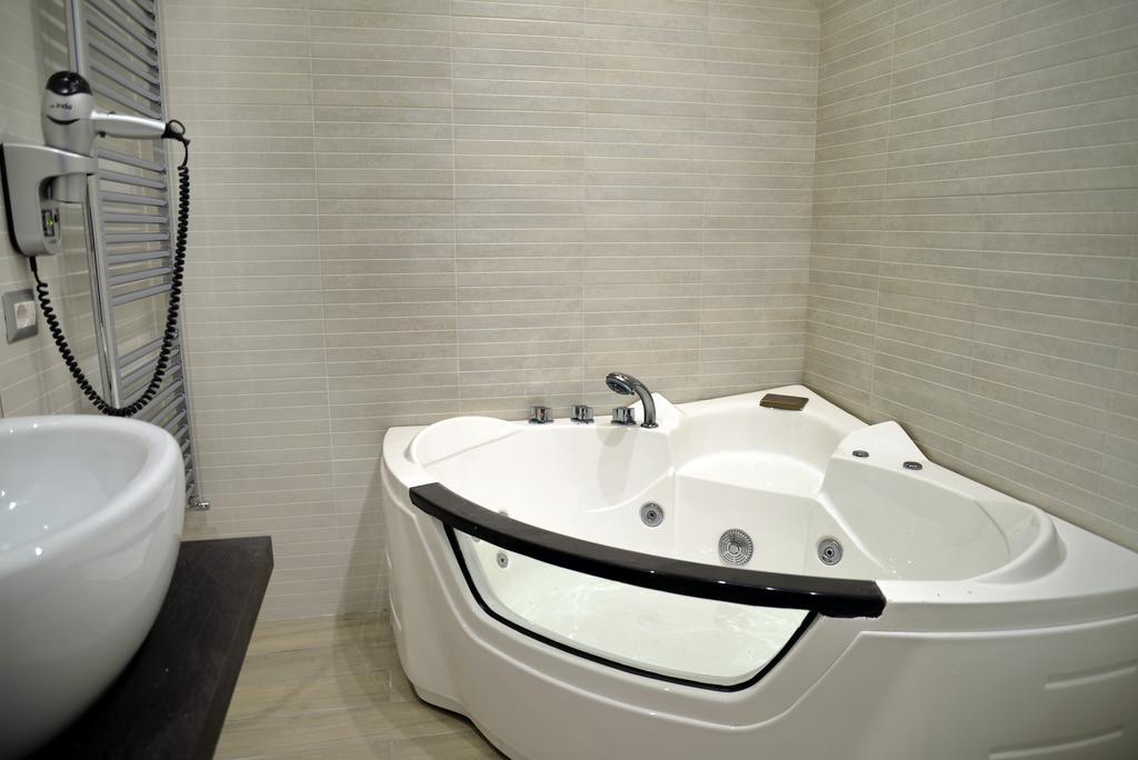Suite with Spa Bath