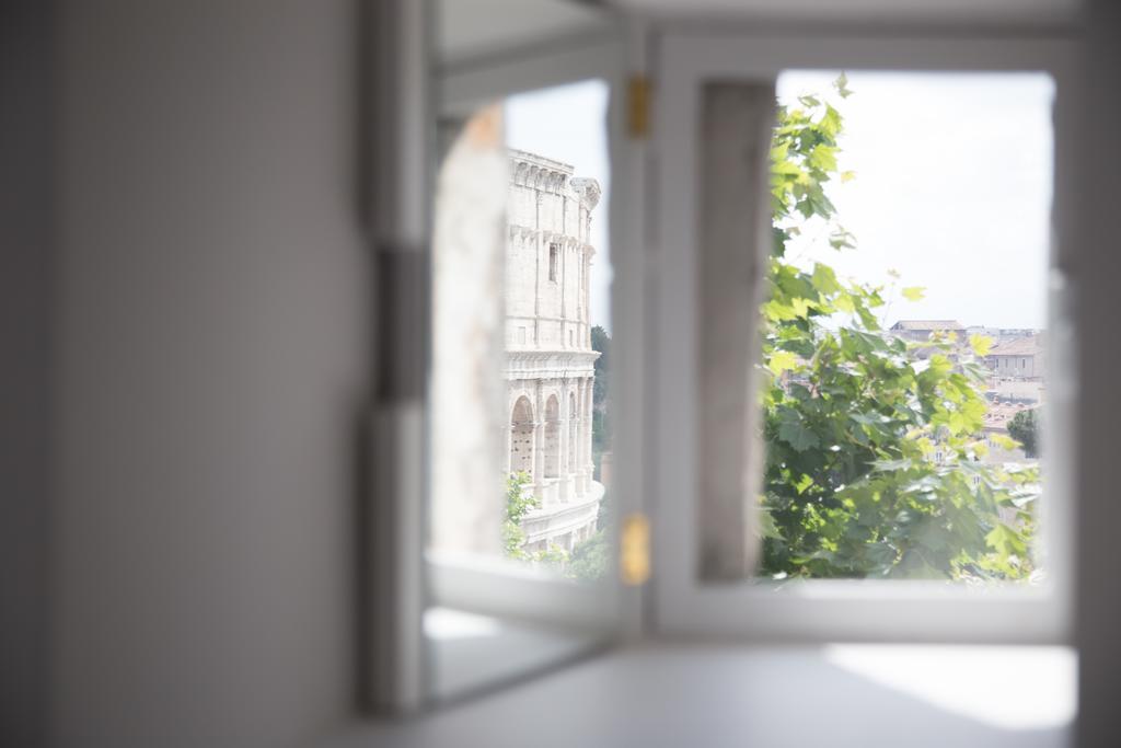 Deluxe Double Room with Coliseum View