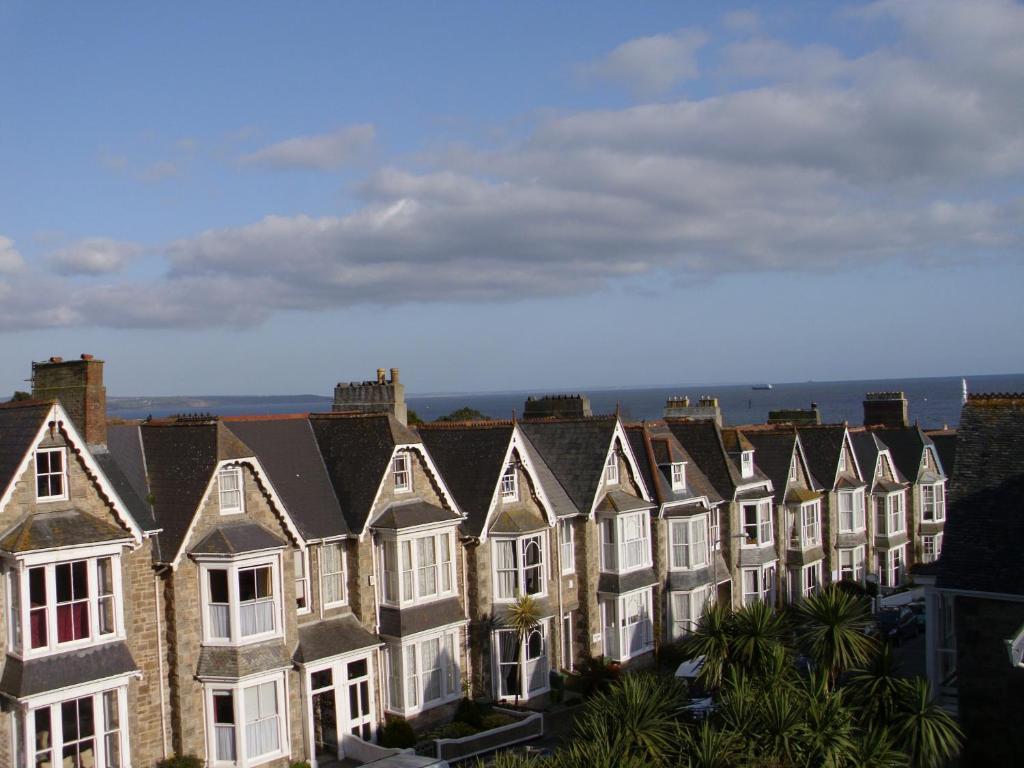 Medium Double Room with Sea Views - Room 10