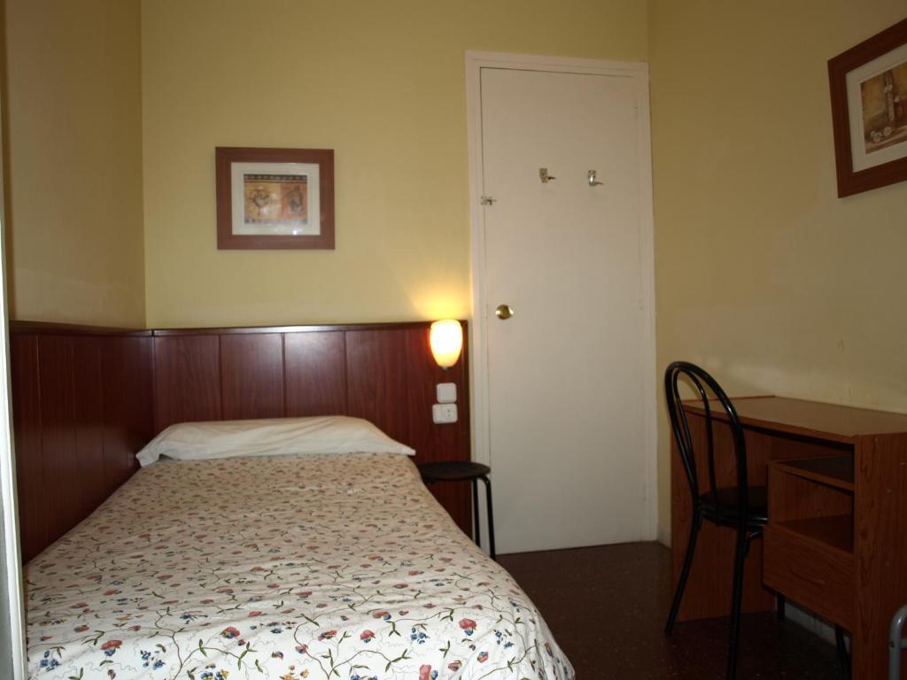 Single Room with Shared Bathroom