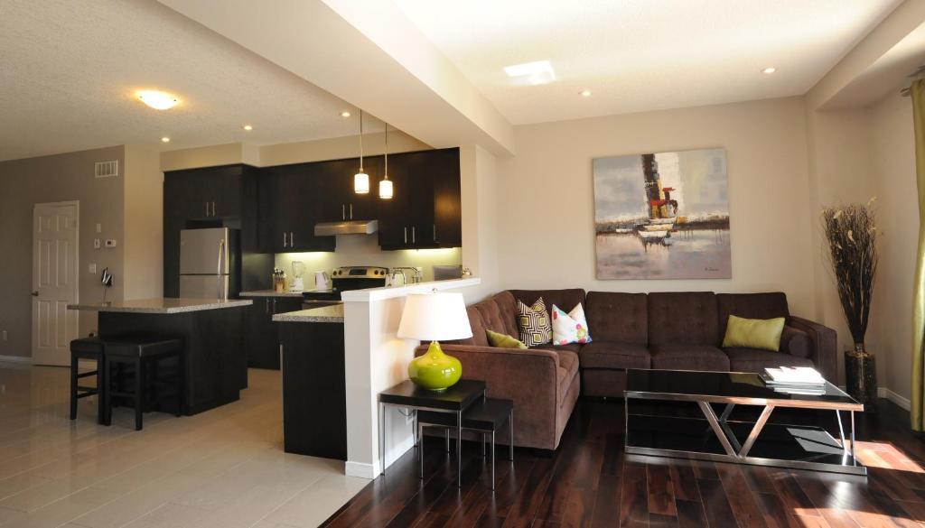 Five-Bedroom House,843972419:JPEG