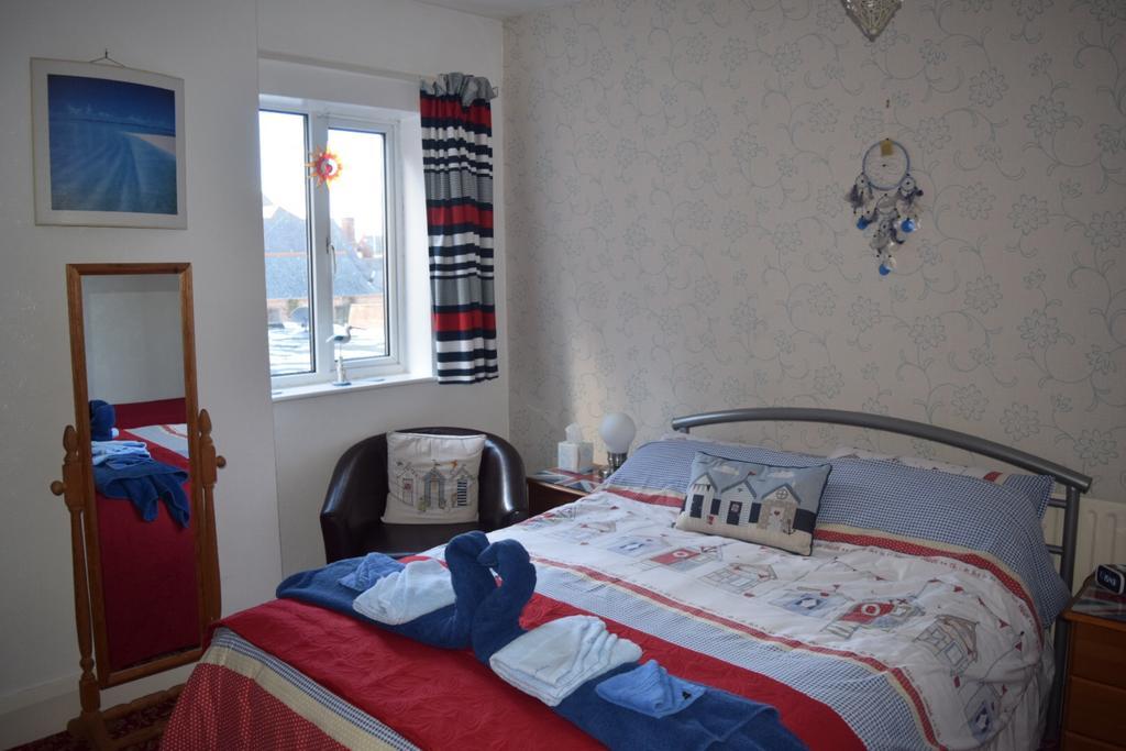 Twin Room Shower Room 3 or Room 4 on 1st Floor or Room 6 on 2nd Floor,402138339:JPEG