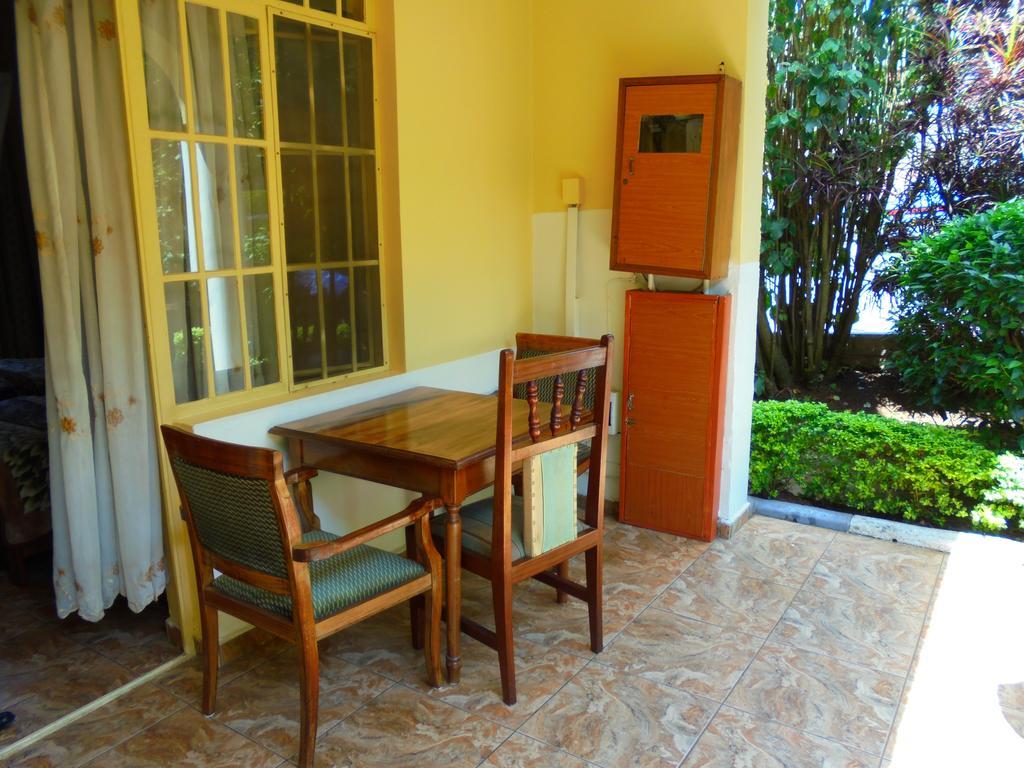 Villa with Garden View