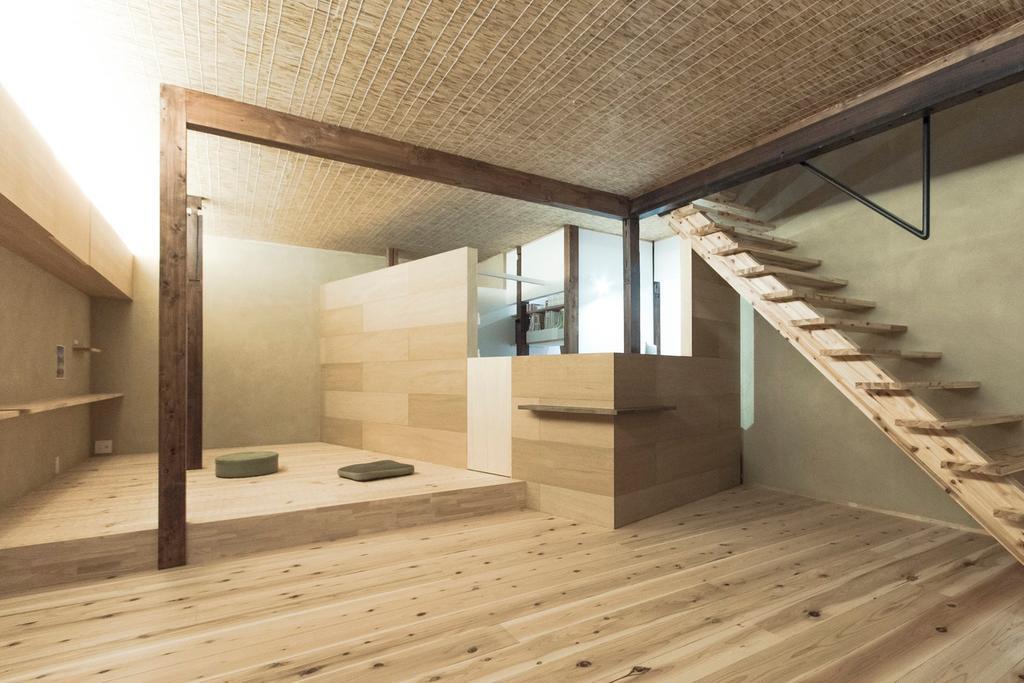 Female Single Room with Shared Bathroom