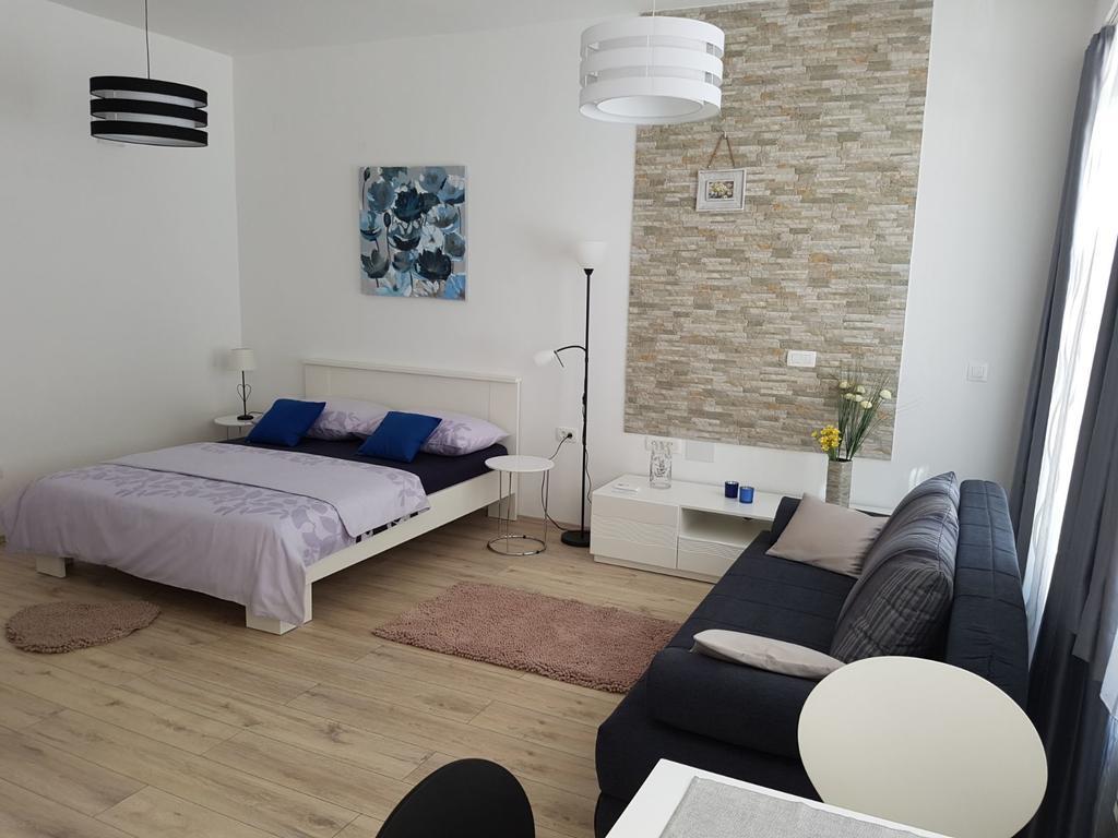 King Studio with Sofa Bed