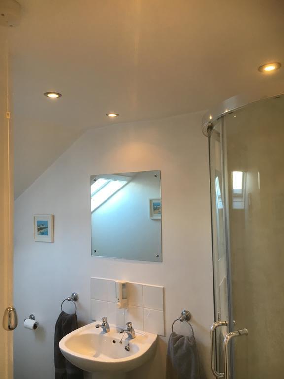 Standard Twin Room with Shared Bathroom