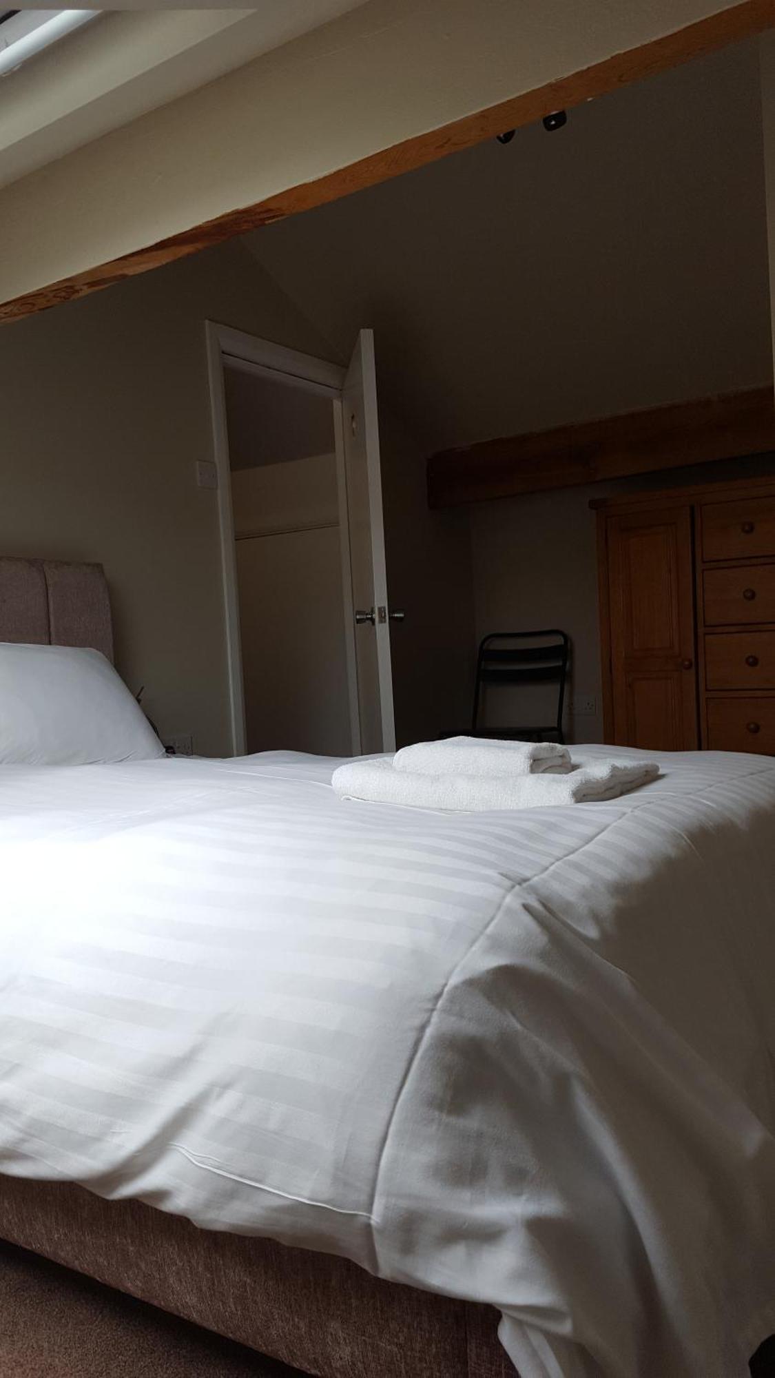 Large Single Room,402687831:JPEG