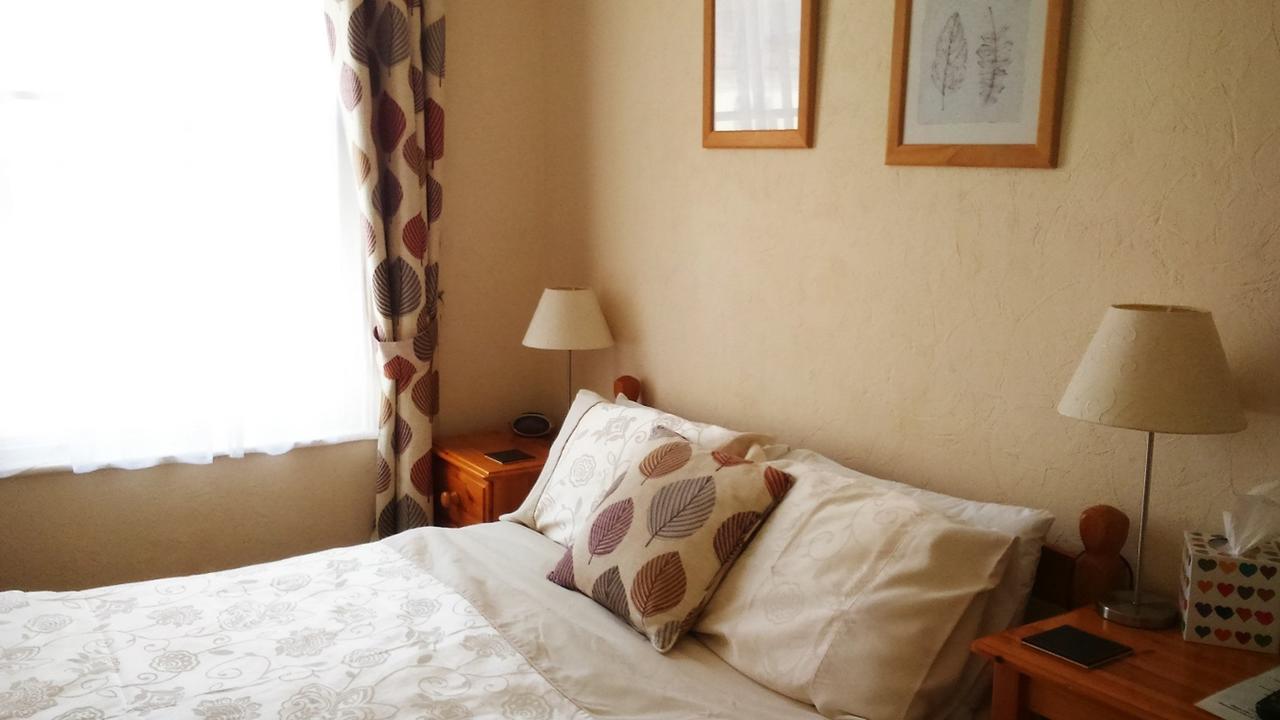 Small Double Room,526114017:JPEG