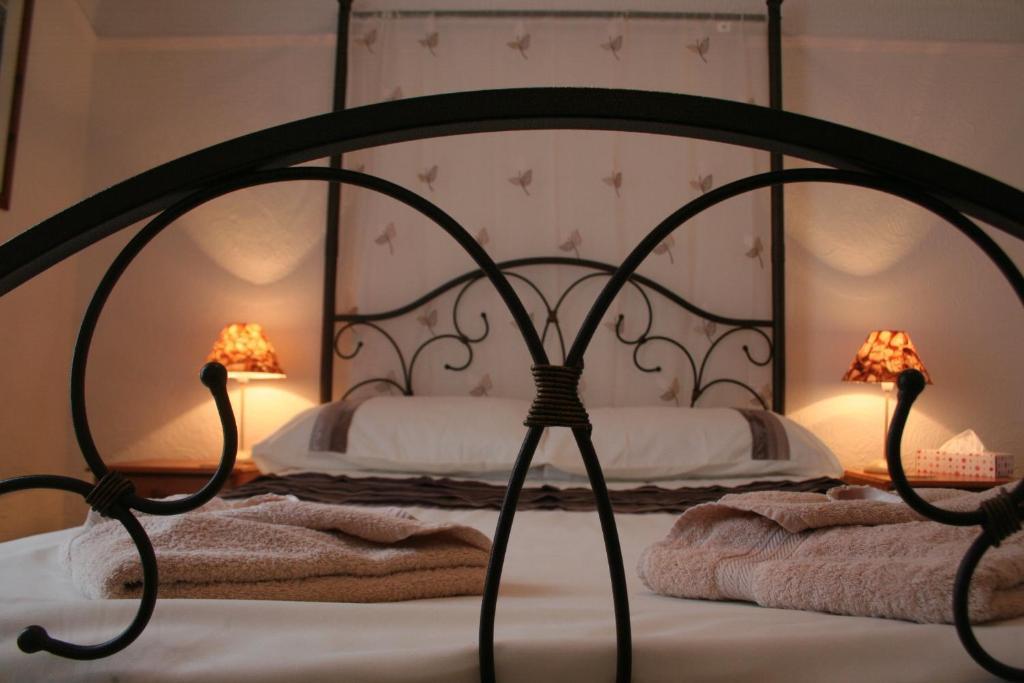 Double Room with Four Poster Bed,738419581:JPEG