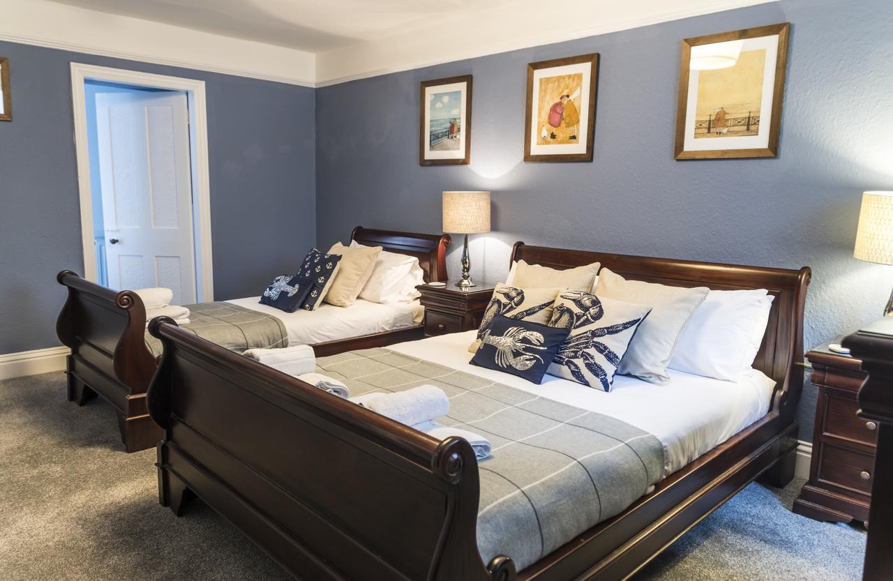 Family Room (2 Adults + 1 Child)