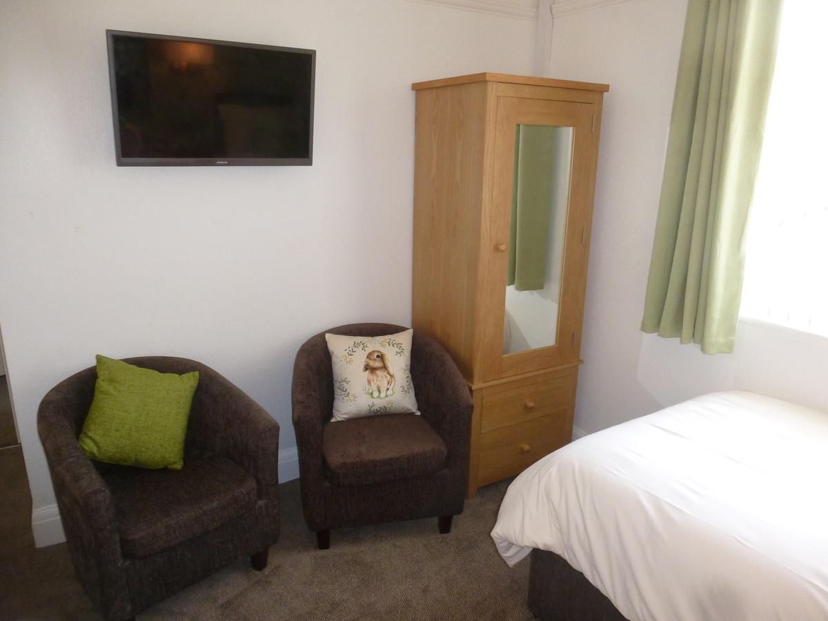 Twin Room with Private Bathroom