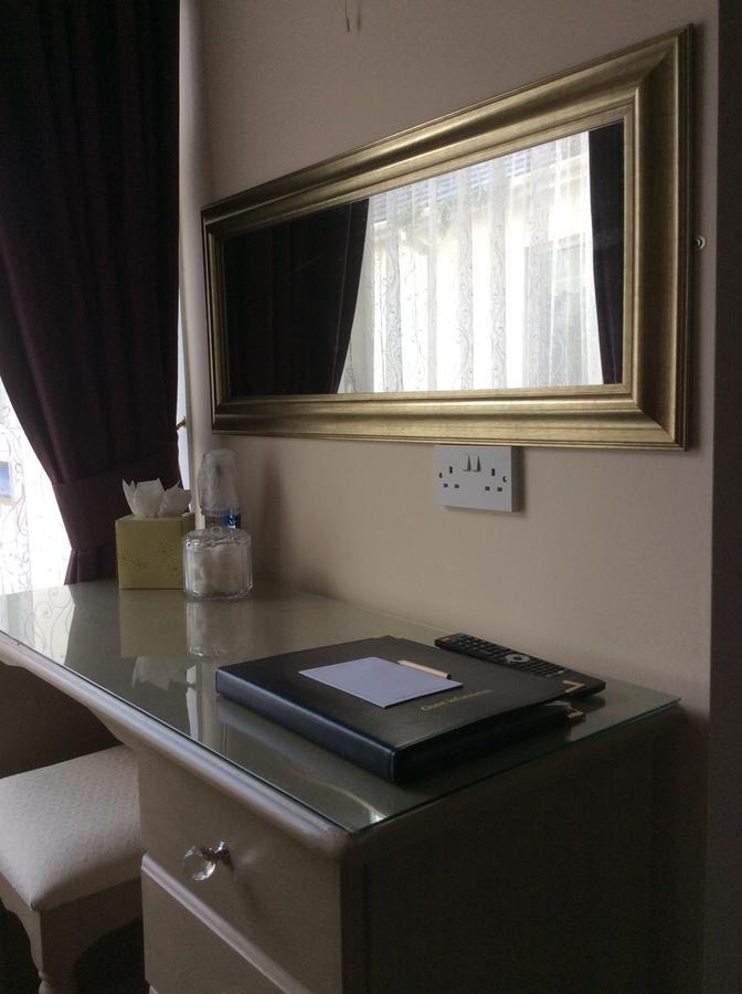 Superior King or Twin Room,641743890:JPEG