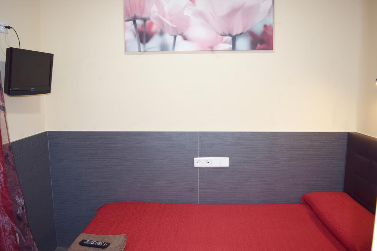 Single Room with Shared Bathroom