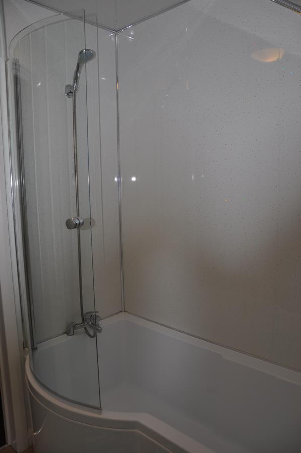 Family Room Private Bathroom,658294374:JPEG