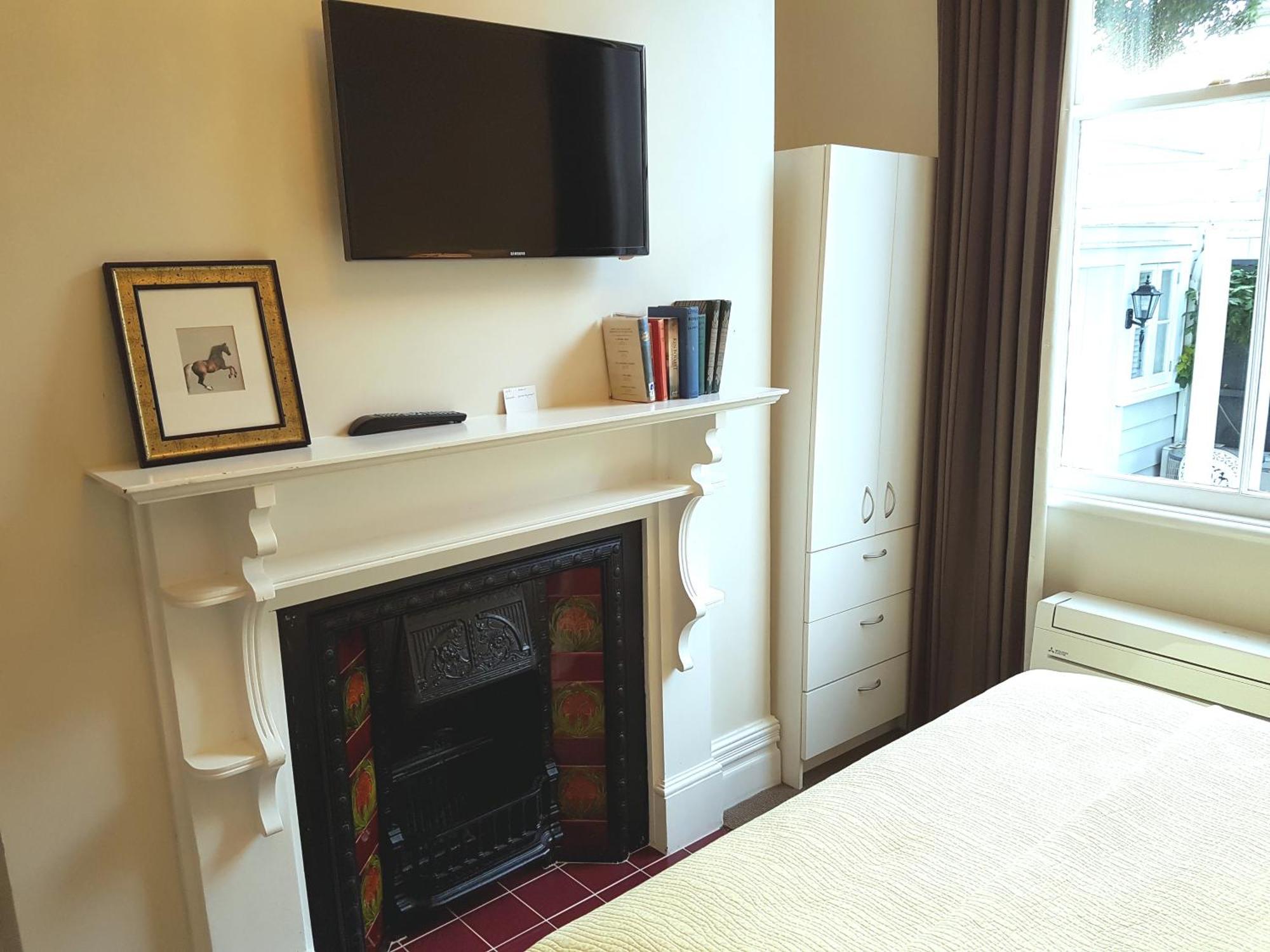 Premium Queen Room,706638106:JPEG
