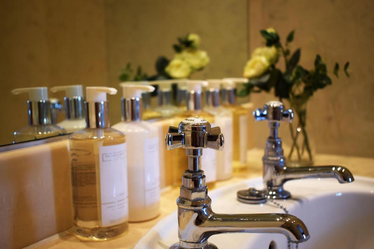 Four Posters,1614776604:JPEG