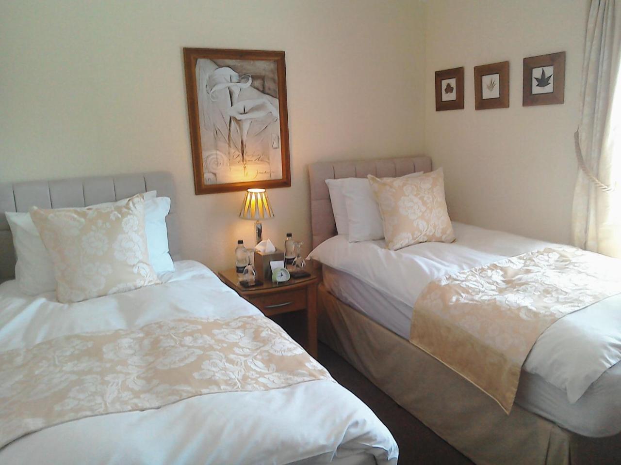 Twin Room with Shower