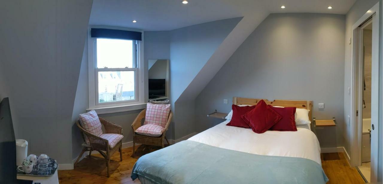 Deluxe Double Room Bath,781754871:JPEG