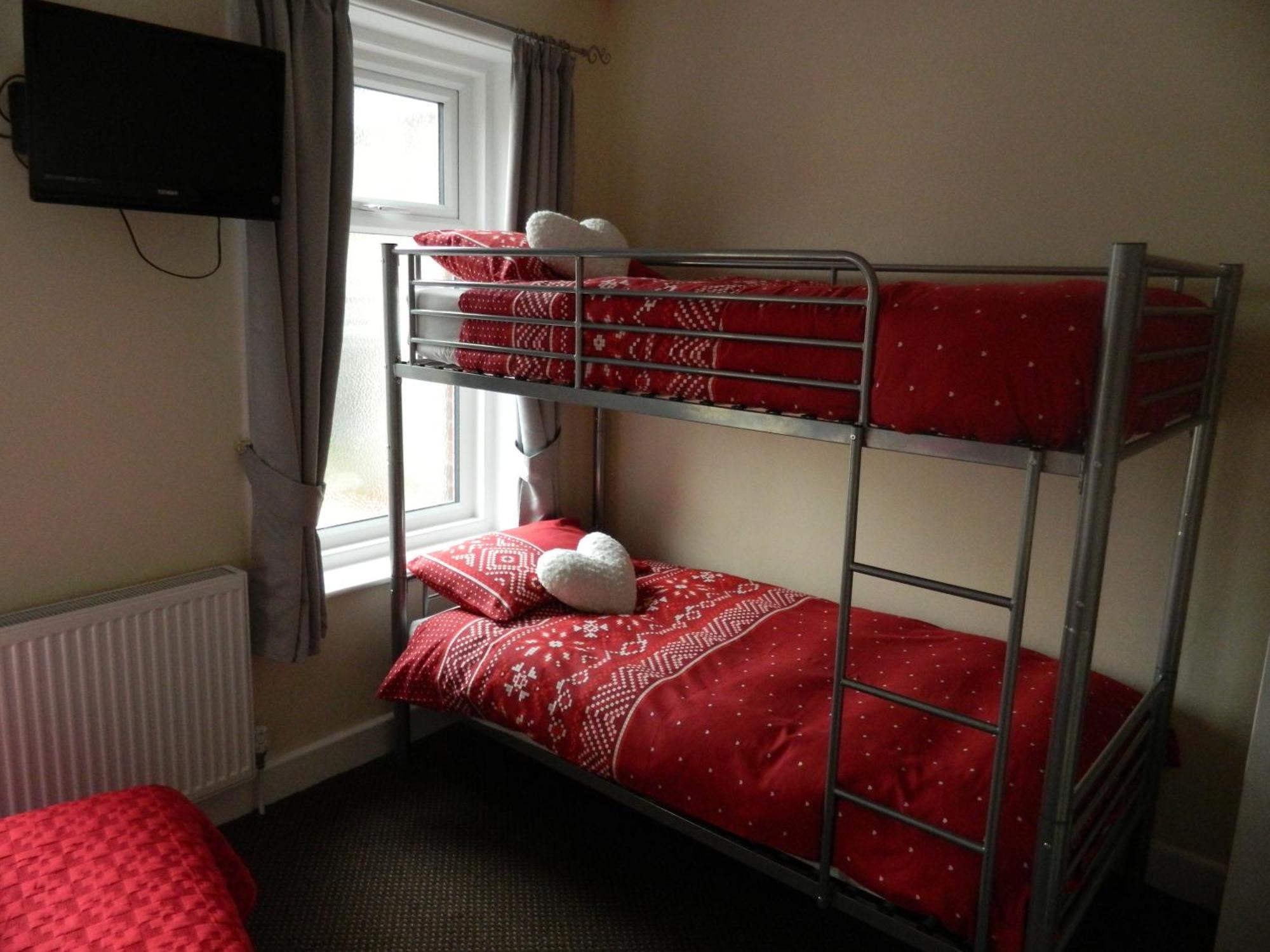 Family Room (2 Adults + 2 Children)