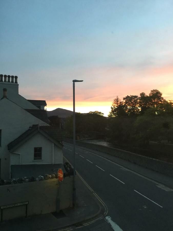 Standard Twin Room with Mountain View  (Shared Bathroom)