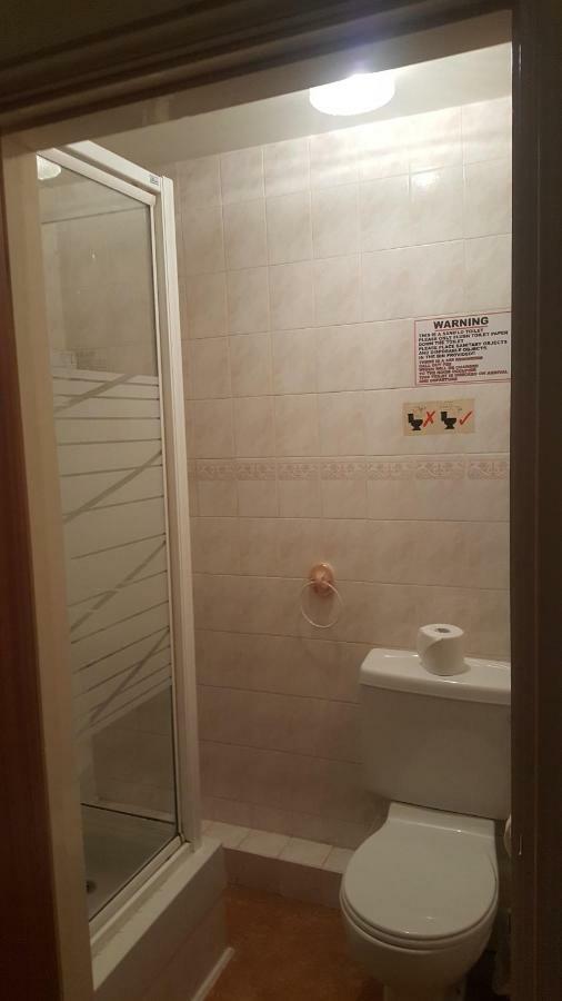 Twin Room with Shower