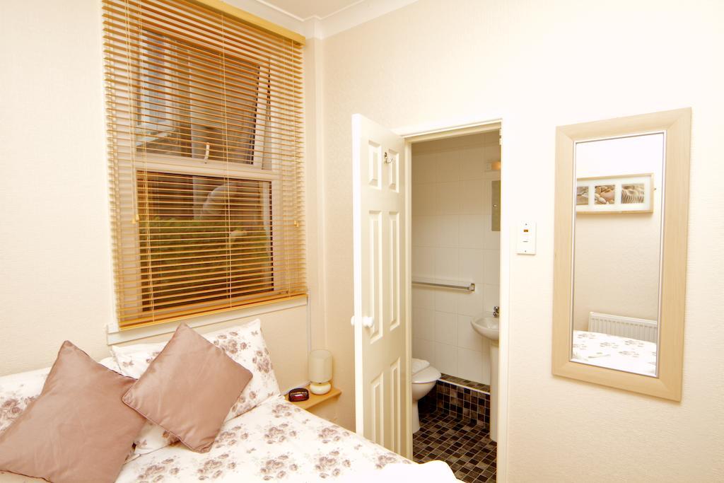 Small Double Room,1541545555:JPEG