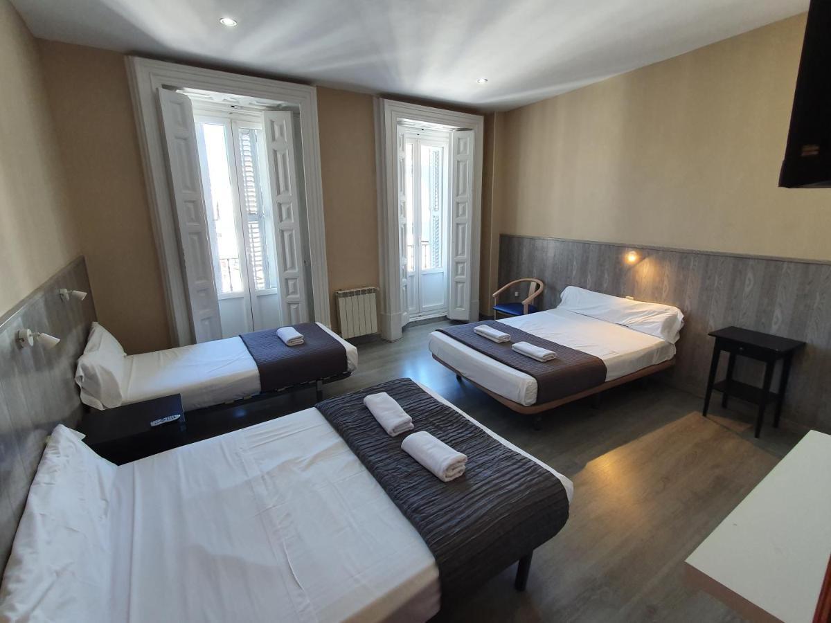 Family Suite with Balcony - Shared Bathroom