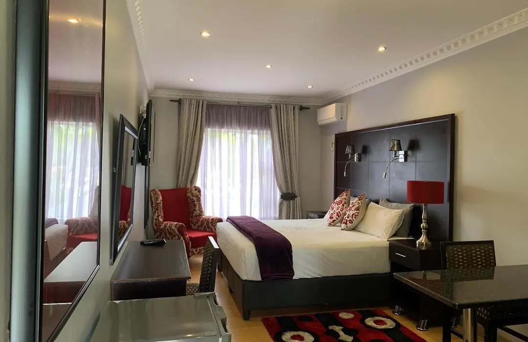 Leighton Court-1