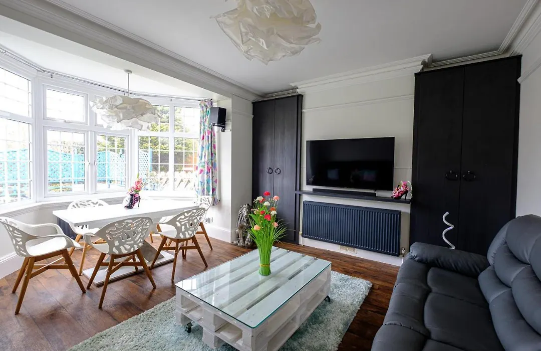 Robertsbrook Guest House-1