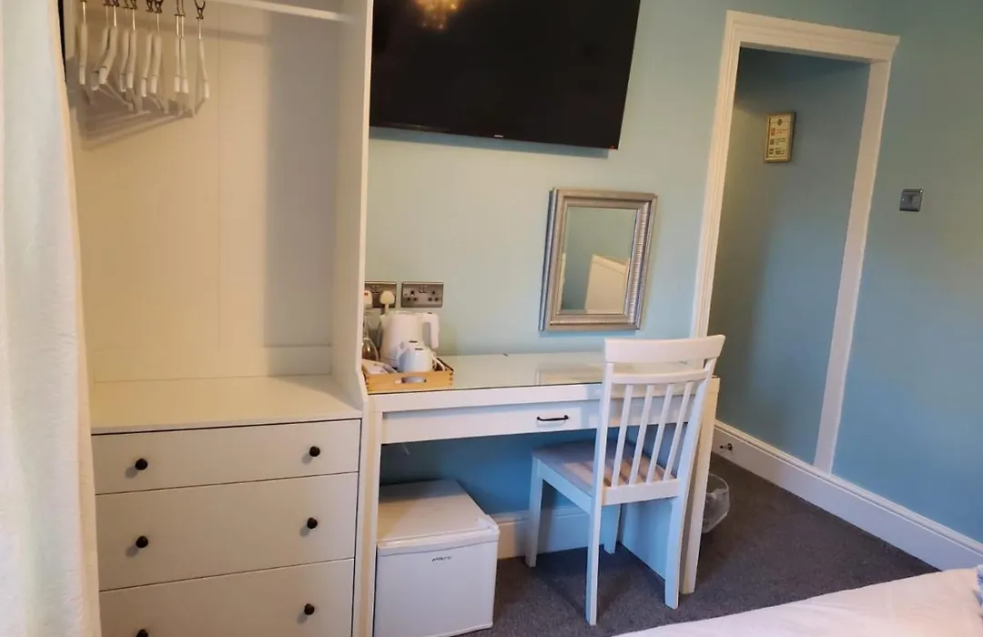 Ivy Bank Guest House, Tenby-1