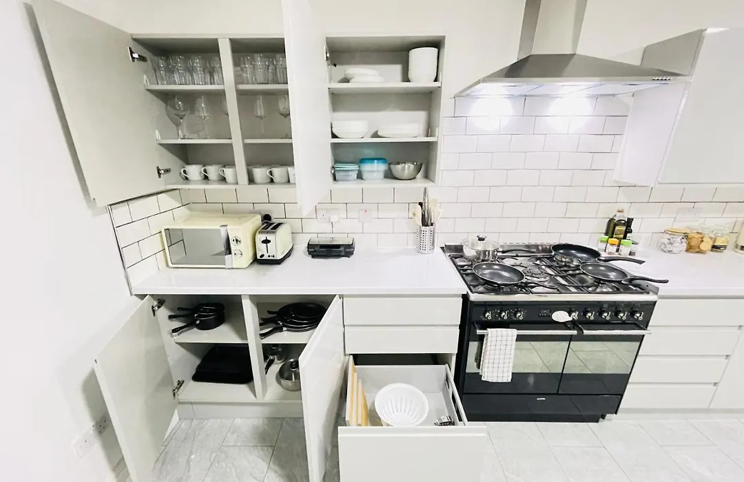 Leytonstone House - Sleepylodge-1