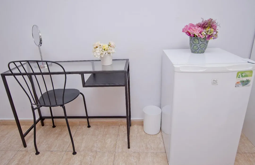 Barcelona City North Hostal-1