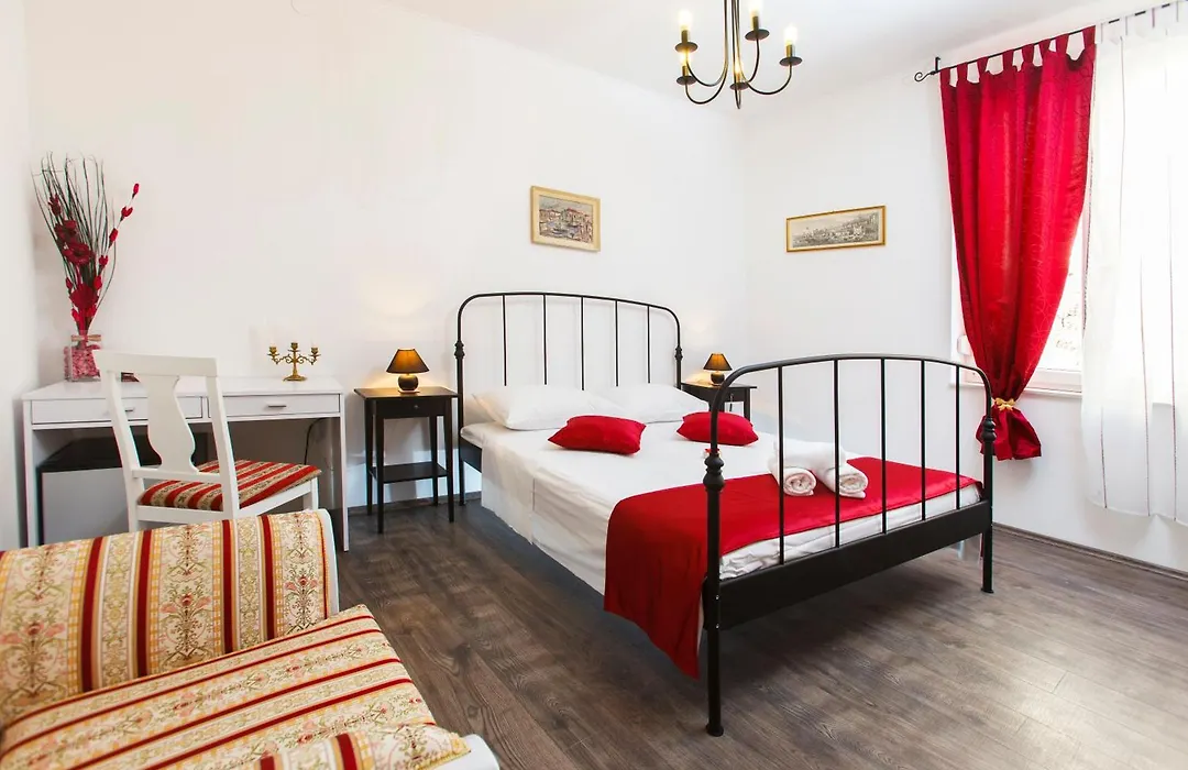 Prior Suites Split-1