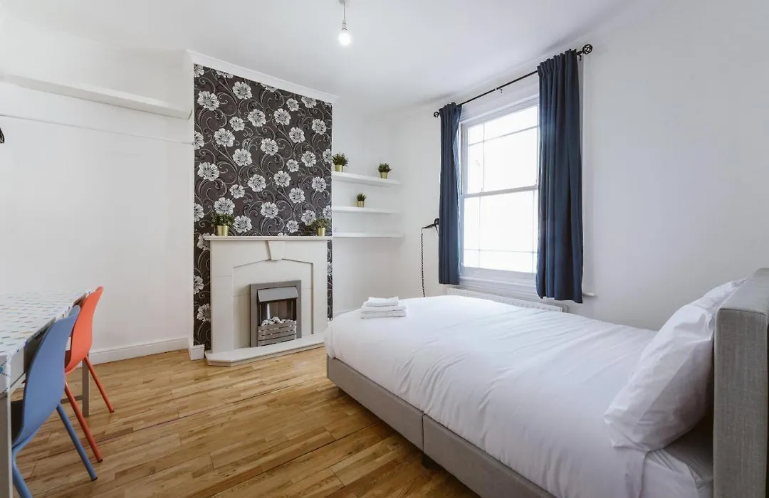 Great Rooms In Stepney Green Station - 12-1