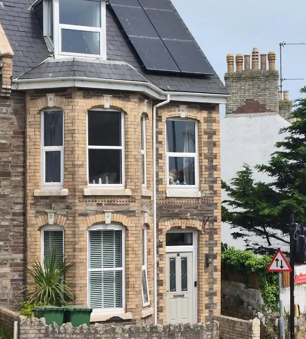 Styles & White Stays - Central Newquay-1