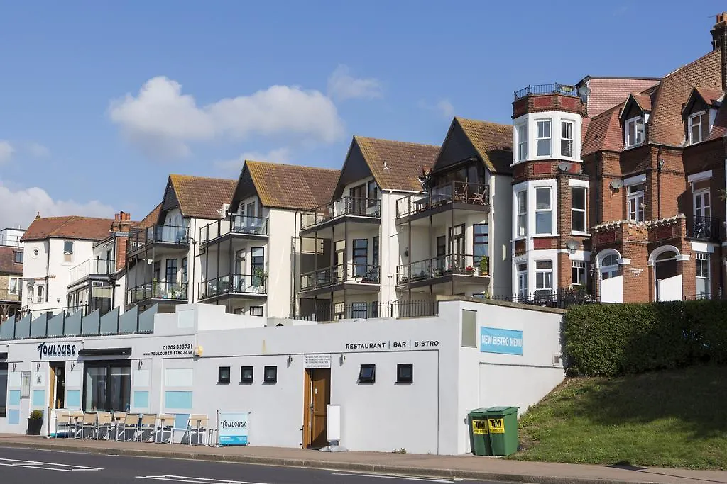 Southend Guest House - Close To Beach, Train Station & Southend Airport-1