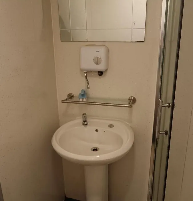 Guest House Private Room Near Glasgow City Centre St George'S Rd-1