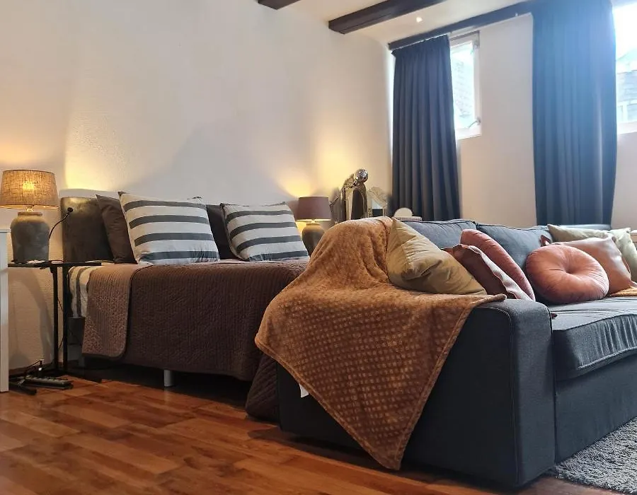 Crown Guesthouse Amsterdam-1
