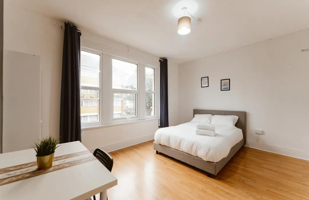 Great Rooms In Plaistow-1
