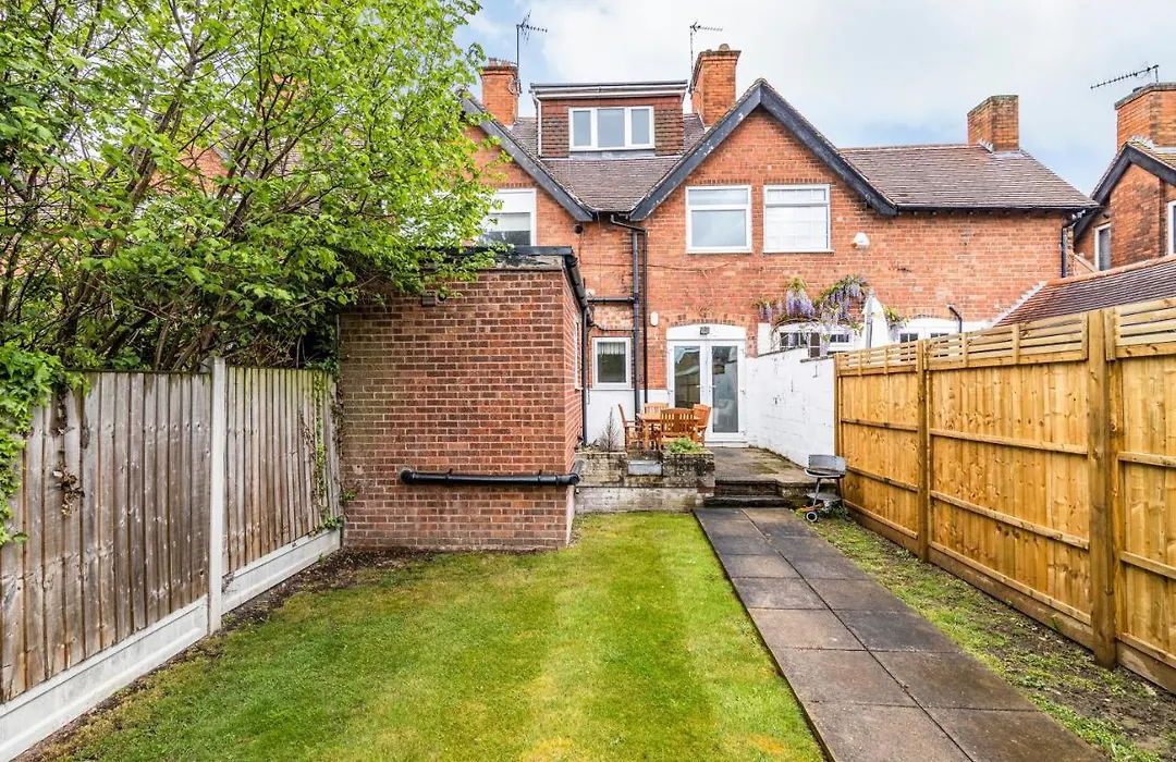 4 Bed Terraced House In Beeston With Convenient City Centre Access-1