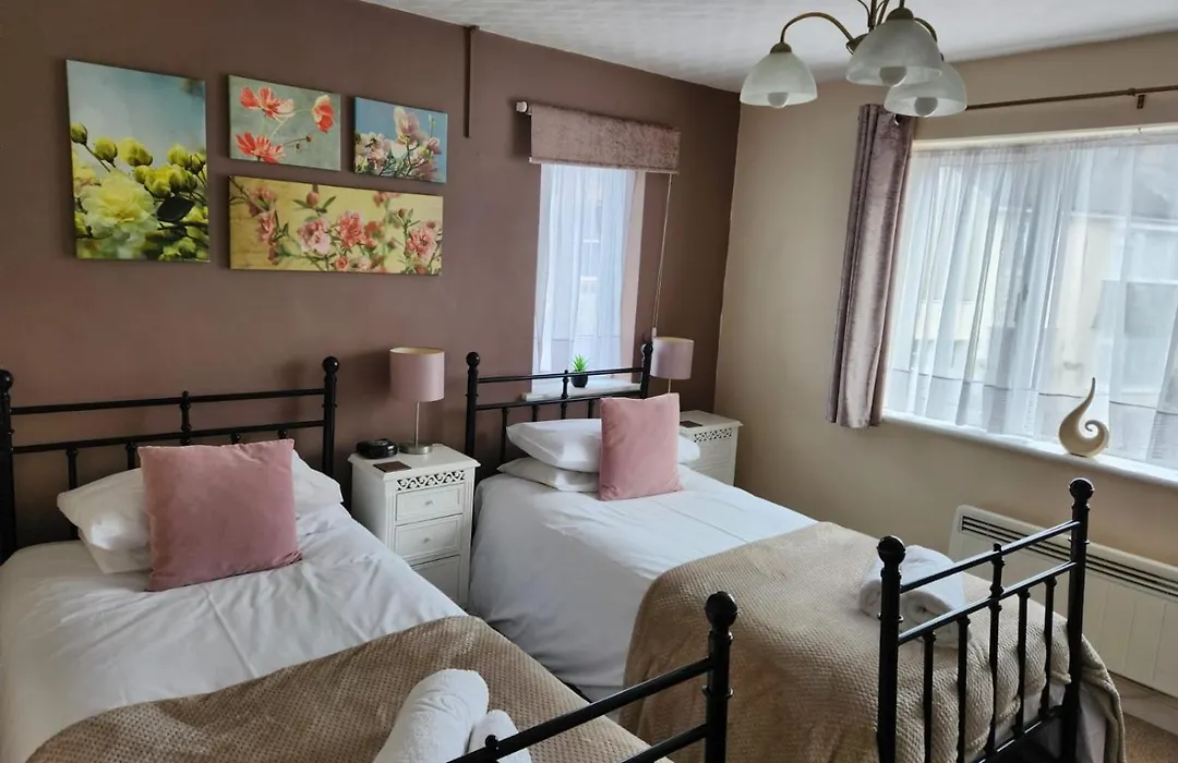Ferndene Guest House-1