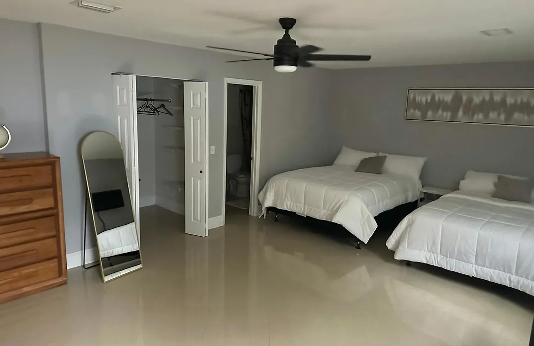 Elles Place-1