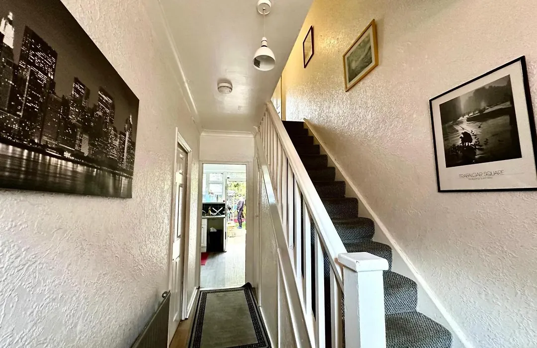 Whitechapel Lindley House R2-1