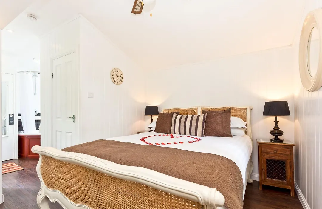 Broadoaks Boutique Country House-1