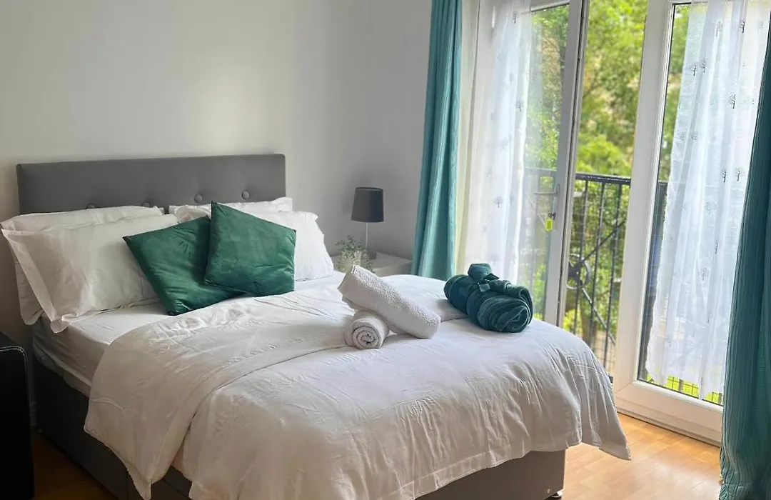 Luxury Rooms And An En-Suite Room With Free Wi-Fi Clarendon Way-1