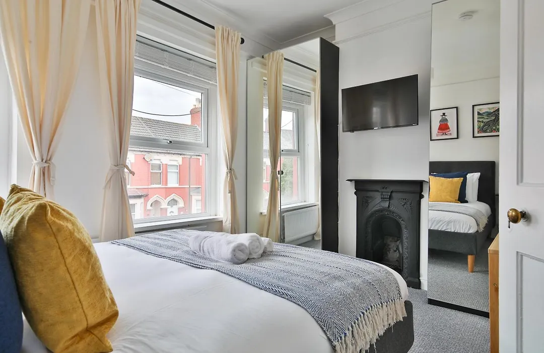 Stunning Cardiff Bay House-1