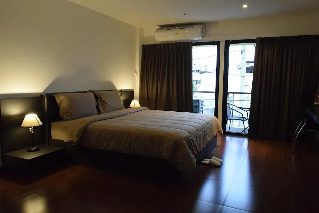 Hideaway Guest House And Bar-1
