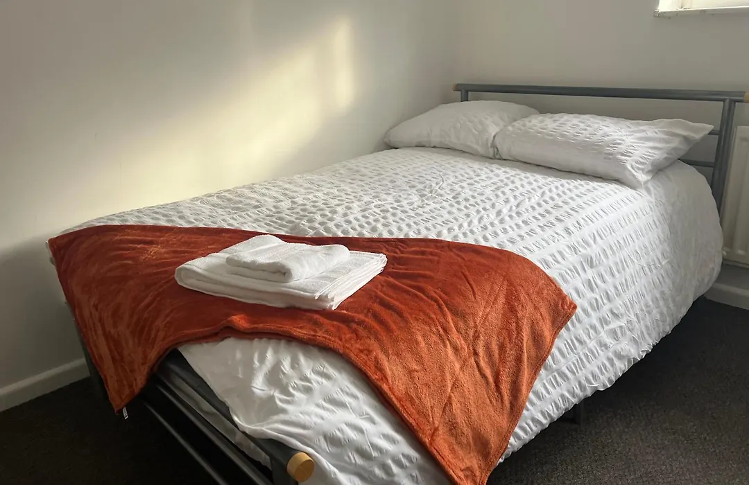 The Coral Guest House 1 Mile From Winchester Market-1