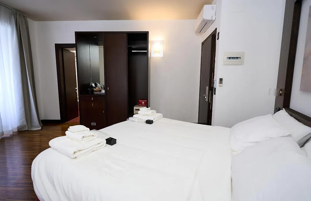 Gemini Rooms-1