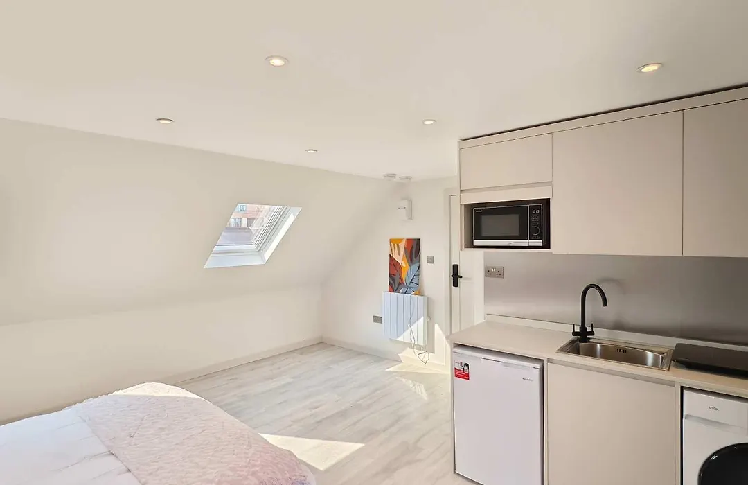 Morden Stratford Studio 4-1